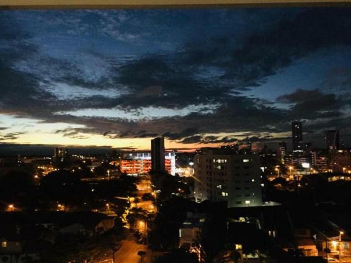 Hermoso Y Unico Apartamento Moderno, En Pleno Centro De Santa Cruz, Con Netflix Wi-Fi De 60 Mb, Estacionamiento Gratis Y Ac En Todos Los Ambientes Санта-Крус-де-ла-Сьєрра Екстер'єр фото