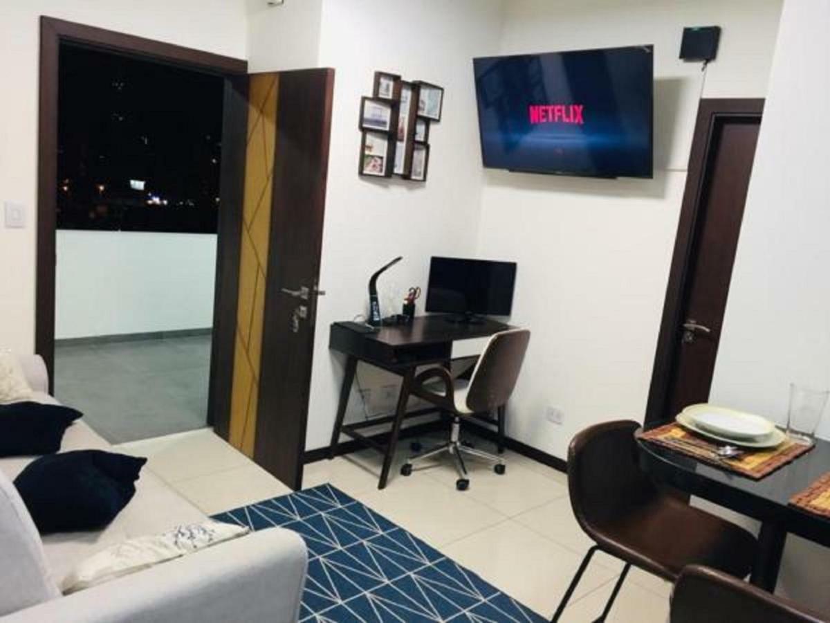 Hermoso Y Unico Apartamento Moderno, En Pleno Centro De Santa Cruz, Con Netflix Wi-Fi De 60 Mb, Estacionamiento Gratis Y Ac En Todos Los Ambientes Санта-Крус-де-ла-Сьєрра Екстер'єр фото
